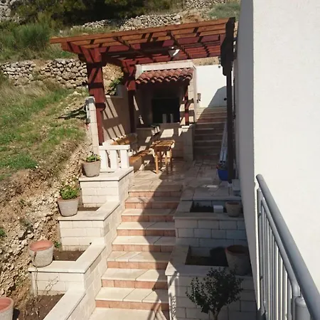 Apartment Golubinka 1 *