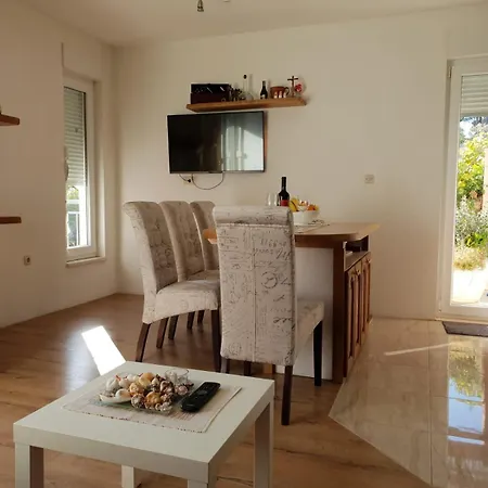 Apartment Golubinka 1 Pisak